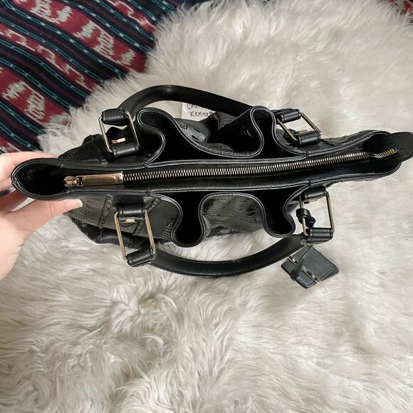 Tod's Laser Cut Flower Tote Shoulder Bag Small Lazer Perforated Black Leather - Picture 10 of 16